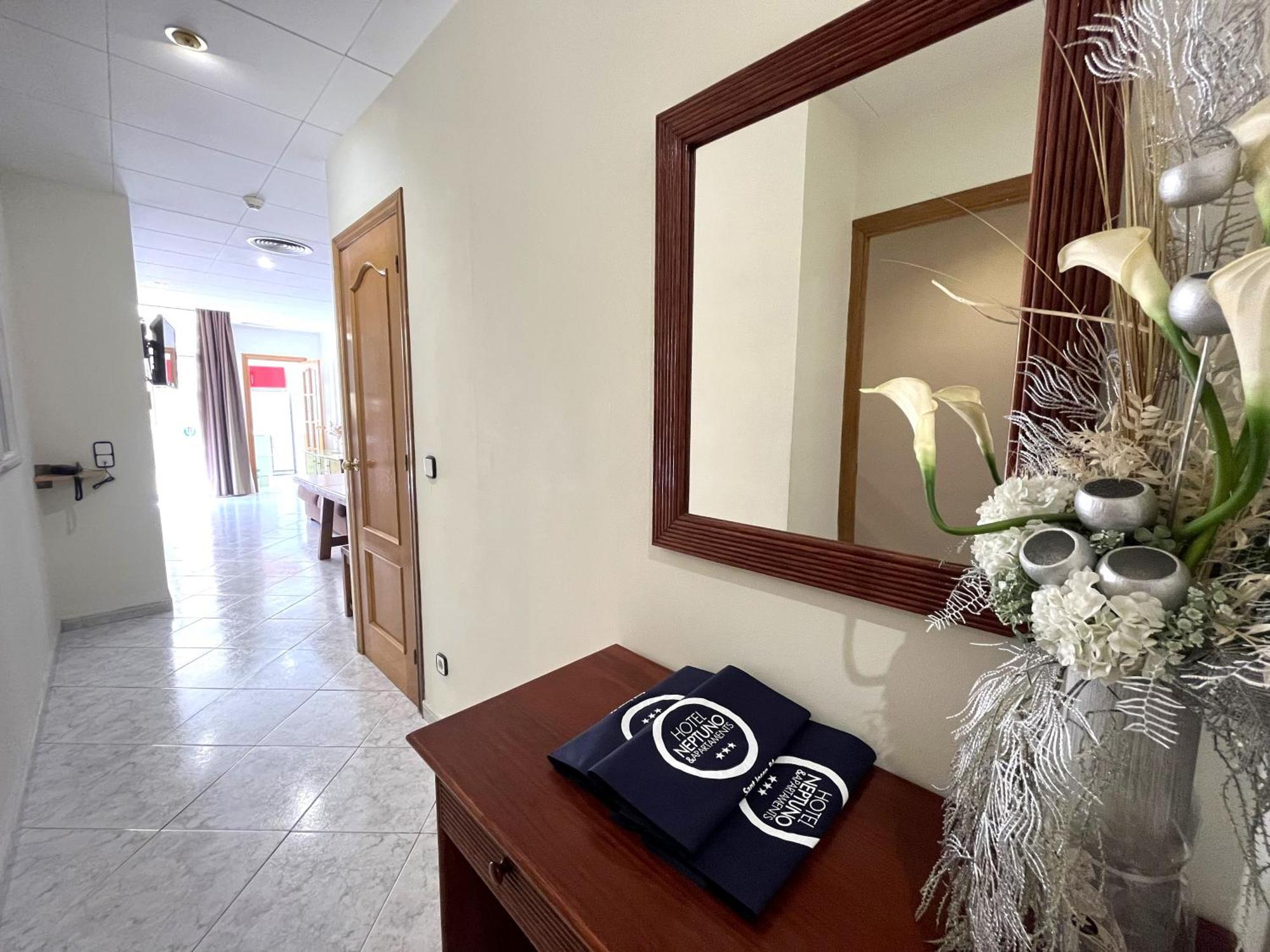 Neptuno Apartments Calella Habitación foto